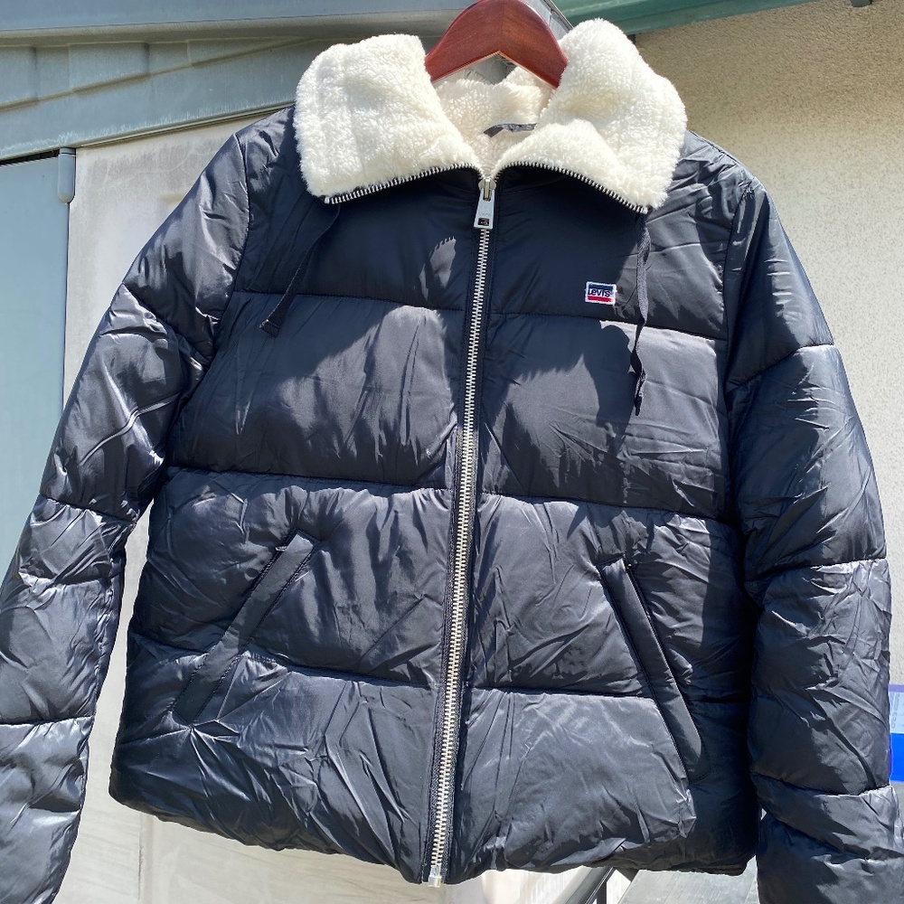 Levi's Women's Molly Sherpa lined black Puffer Jacket